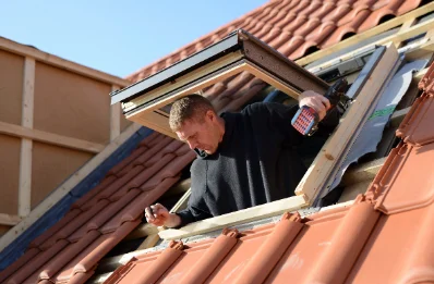 Pose de fenêtres de toit Velux aux Pineaux